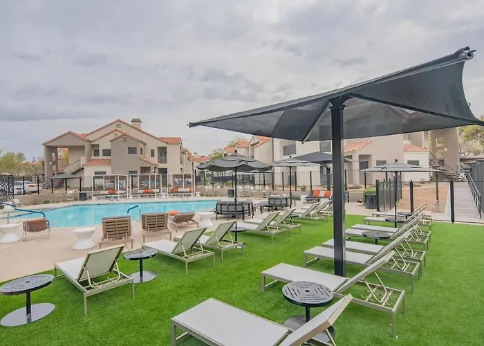 Apartment Lush Golf Pickleball Pool Hot Tub King Bed Parking Scottsdale