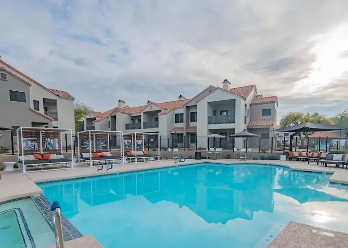 Lush Golf Pickleball Pool Hot Tub King Bed Parking