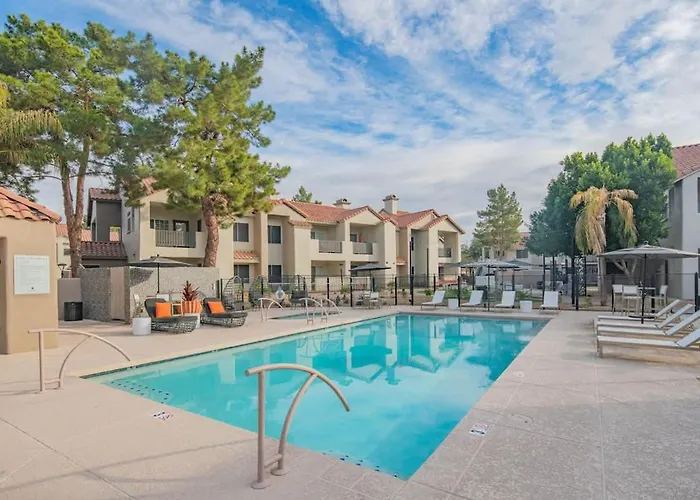 Lush Golf Pickleball Pool Hot Tub King Bed Parking