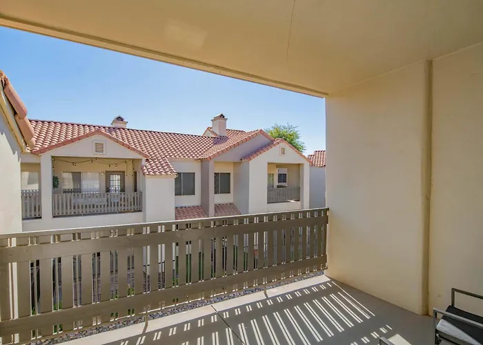 Apartment Lush Golf Pickleball Pool Hot Tub King Bed Parking *
