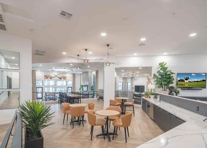 Apartment Lush Golf Pickleball Pool Hot Tub King Bed Parking Scottsdale