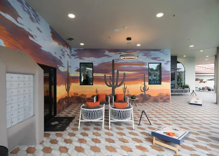 Lush Golf Pickleball Pool Hot Tub King Bed Parking Apartment Scottsdale