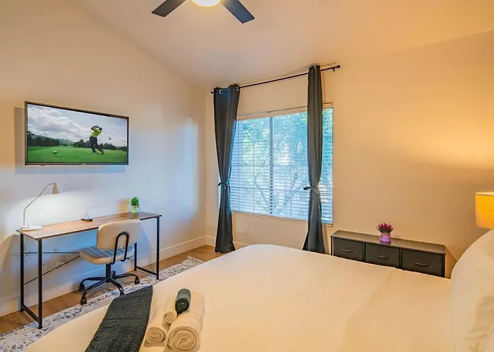Apartment Lush Golf Pickleball Pool Hot Tub King Bed Parking Scottsdale