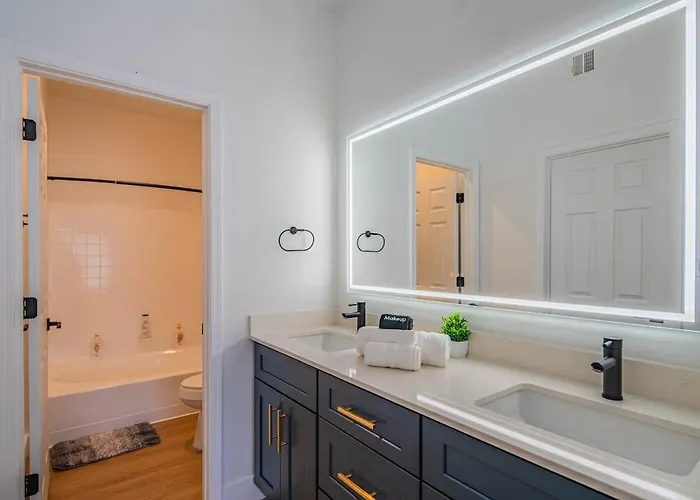 Apartment Lush Golf Pickleball Pool Hot Tub King Bed Parking Scottsdale